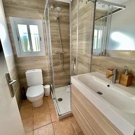 Casa Independiente-garden-views-2 Bedrooms Holiday home Barcelona