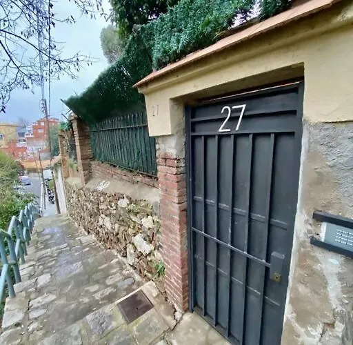 Casa Independiente-garden-views-2 Bedrooms * バルセロナ